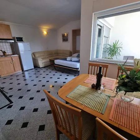 Tomic 2 * Макарска