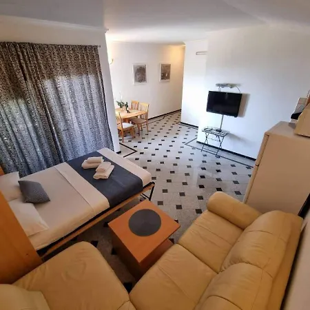 Tomic 2 Apartment