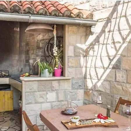 Appartement Tomic 2 *